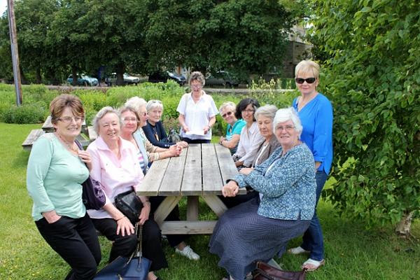 4. A short meeting in the gardens.jpg - A short meeting in the gardens